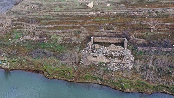 Aydın'da baraj suyu çekilince eski mahallenin kalıntıları ortaya çıktı