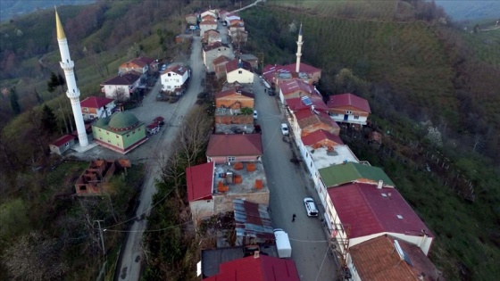 Aynı cadde üzerinde 1 dakika arayla iftar yapıyorlar