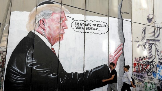 Ayrım Duvarı'nda Trump'a grafitili tepki