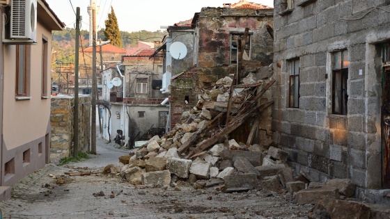 'Ayvacık'da 85 konut hasar gördü'