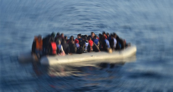 Ayvalık'ta düzensiz göçmenleri taşıyan bot battı: Ölü ve kayıplar var