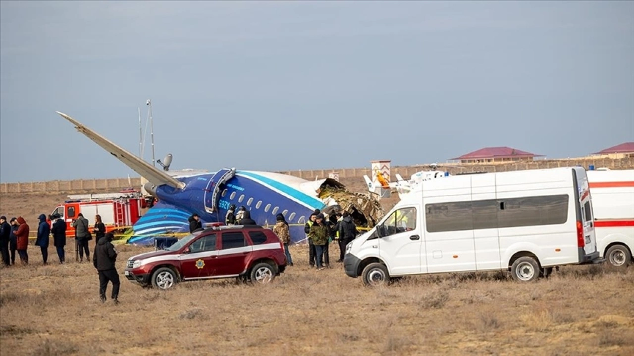 Azerbaycan basını: Kazakistan'da düşen Azerbaycan uçağının Rus füzesiyle vurulduğu tespit edild