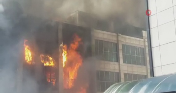 Azerbaycan’da alışveriş merkezinde yangın