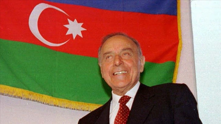 Azerbaycan'ın mimarı Haydar Aliyev doğumunun 99. yılında anılıyor