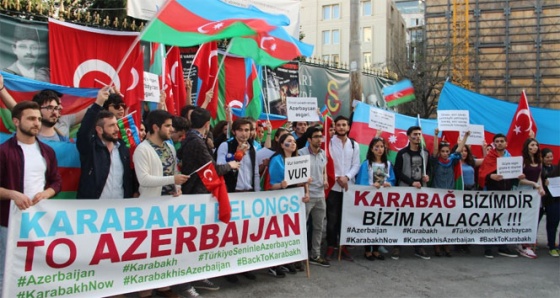 Azerbaycanlı öğrencilerden ’Karabağ’ protestosu