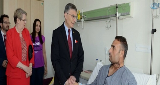 Aziz Sancar'dan, GATA'da tedavi gören askerlere ziyaret!