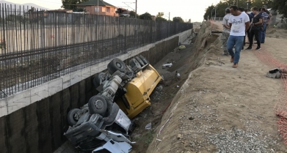 Baba ile oğulu feci kaza ayırdı