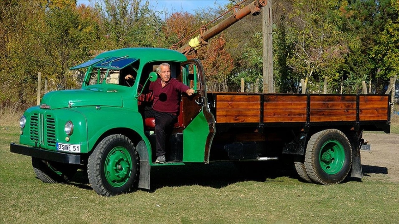 Babasından kalan 1951 model "Efsane"yi orijinal haliyle koruyor