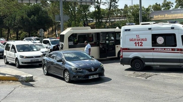 Bağcılar'da minibüs ile cipin çarpıştığı kazada 1’i ağır, 6 kişi yaralandı