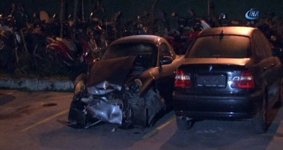 Bağdat Caddesi’nde araç kaldırıma çıktı: 4 yaralı