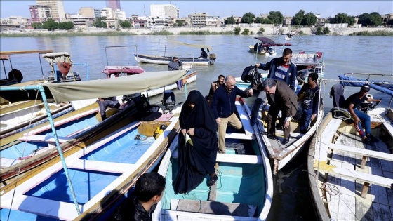 Bağdat'ta köprülerin kapanması vatandaşları teknelere yöneltti