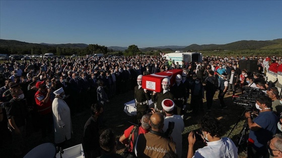 Bahar Kalkanı Harekatı bölgesinde şehit olan Piyade Teğmen Alp son yolculuğuna uğurlandı