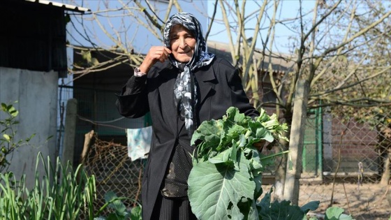 Bahçesinde yetiştirdiği ürünlerle Afrikalıları suya kavuşturdu