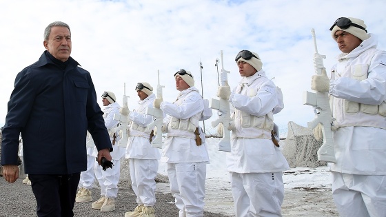 Bakan Akar&#039;dan Münbiç ve Fırat’ın doğusu için kararlılık vurgusu