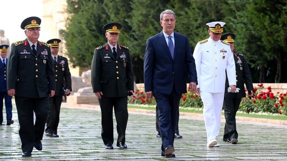 Bakan Akar ve yeni komuta kademesinden Anıtkabir ziyareti