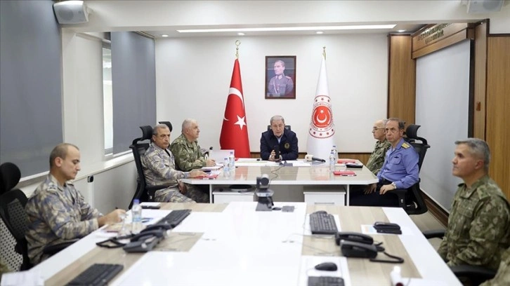 Bakan Akar'dan "Mehmetçiğin nefesi teröristlerin enselerinde" vurgusu