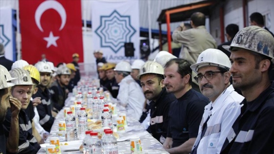 Bakan Dönmez, Somalı madencilerle iftar yaptı