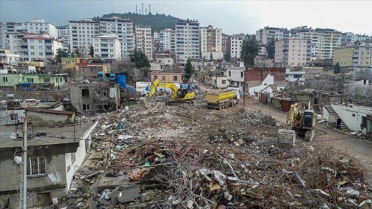 Bakan Dönmez'den deprem bölgesindeki elektrik ve gaz abonelerine destekle ilgili paylaşım