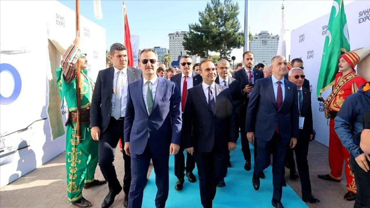 Bakan Kacır'dan SAHA EXPO'da sanayi ve teknoloji diplomasisi