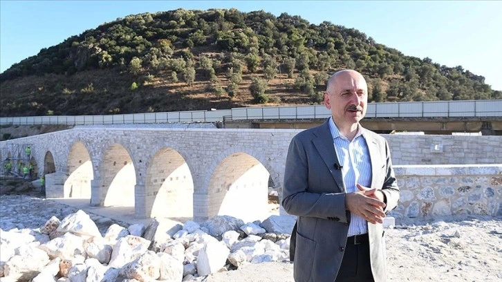 Bakan Karaismailoğlu, Muğla'da restorasyonu yapılan tarihi köprüyü inceledi