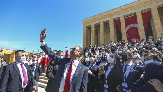 Bakan Kasapoğlu: Bu bayram istiklale ve istikbale bağlılığımızın sembolüdür