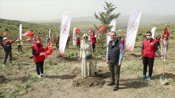 Bakan Kasapoğlu: Türkiye koronavirüse karşı dünyaya örnek gösterilen bir mücadele veriyor