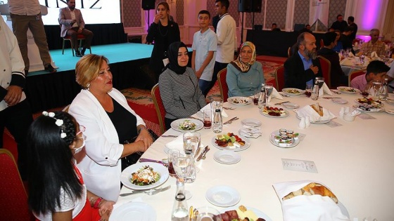 Bakan Kaya, koruyucu ailelerle iftarda bir araya geldi