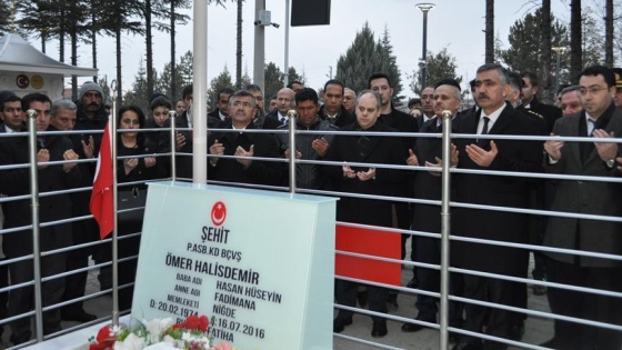 Bakan Kılıç'tan şehit Halisdemir'in kabrine ziyaret