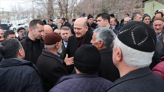 Bakan Soylu Elazığ'da depremzedelerle buluştu