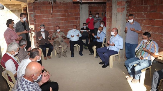 Bakan Soylu selde hayatını kaybeden Özdemir'in ailesine taziye ziyaretinde bulundu