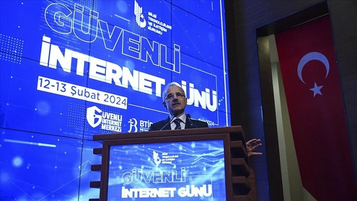 Bakan Uraloğlu: Çocuklarımızı, gençlerimizi internet dünyasında yalnız bırakmayın