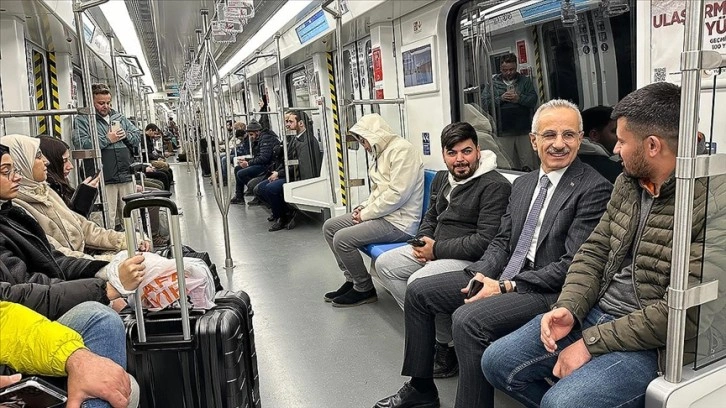 Bakan Uraloğlu, İstanbul Havalimanı'na Gayrettepe-Kağıthane metrosuyla gitti