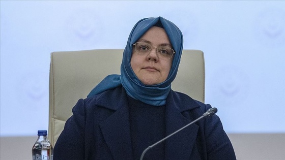 Bakan Zehra Zümrüt Selçuk'tan gençlere 'Yarım kalmayalım, evde kalalım' çağrısı