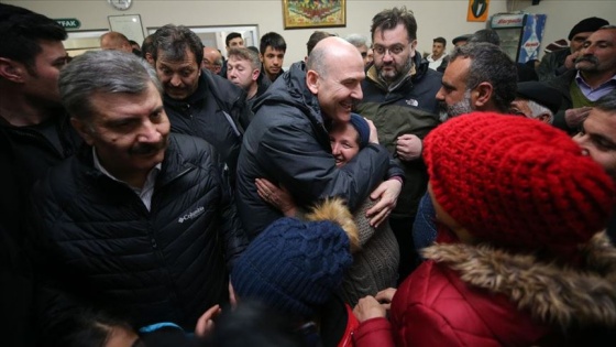 Bakanlar Soylu ve Koca Elazığ'da cemevinde depremzedeleri ziyaret etti