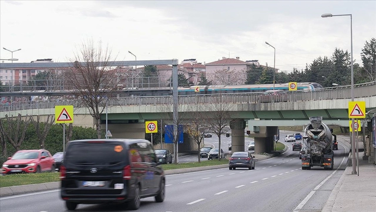 Bakırköy'de kazalarla gündeme gelen alt geçit için tır sürücülerine uyarı