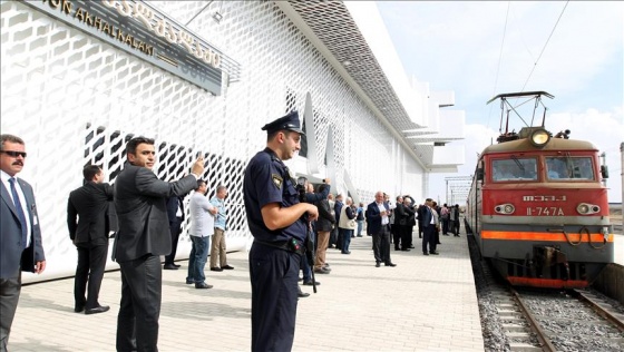 Bakü-Tiflis-Kars demiryolu ay sonunda hizmete açılacak