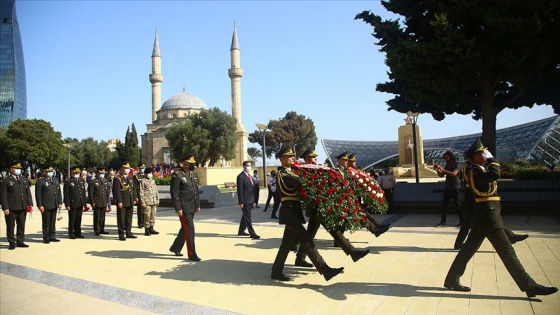 Bakü Türk Şehitliği'nde tören