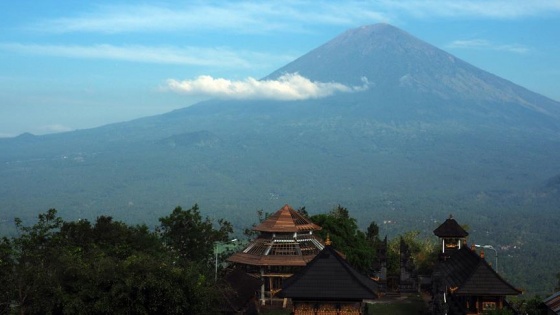 Bali Adası'ndan 100 bin kişi tahliye edildi