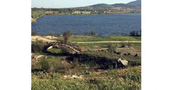 Balık tutmak için girdiği gölette boğuldu