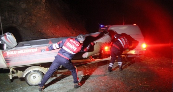 Balık tutmak isteyen 2 kişi baraj gölünde kayboldu