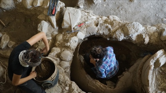 Balıkesir'deki Antandros Antik Kenti'nde 2 bin 400 yıllık pitos mezar bulundu