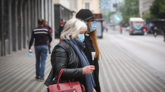 Balkanlar'da yeniden artan Kovid-19 vakaları ile bazı önlemler de geri döndü