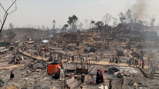 Bangladeş'te Arakanlı Müslüman mültecilerin kaldığı kamptaki yangında en az 15 kişi öldü