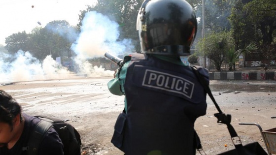 Bangladeş'te öğrencilerin protestosu sürüyor