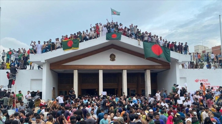 Bangladeş'te Muhammed Yunus geçici hükümet başkanı olarak göreve başladı