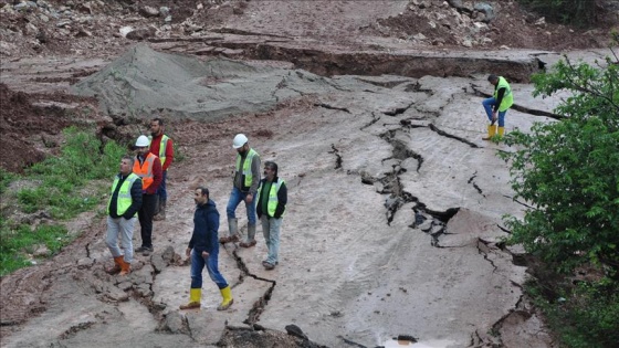 Bartın'da heyelan, 17 köye ulaşım sağlanamıyor