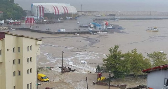 Bartın'ı sel vurdu