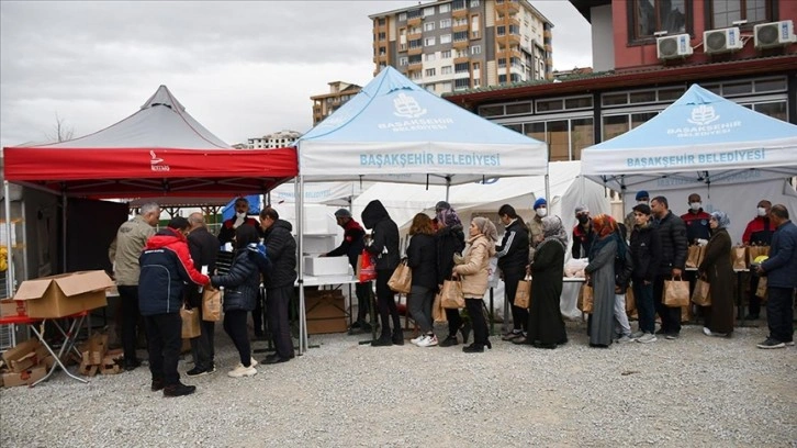 Başakşehir Belediyesi, Ramazanda depremzedelerin gönül sofralarını bereketlendiriyor