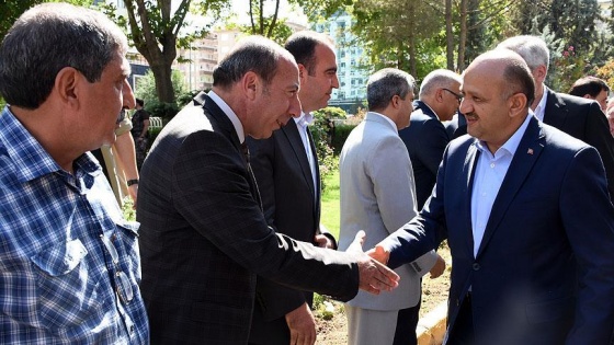 Başbakan Yardımcısı Işık, Diyarbakır'da esnafı ziyaret etti