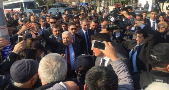 Başbakan Yıldırım'a Adana'da sevgi seli